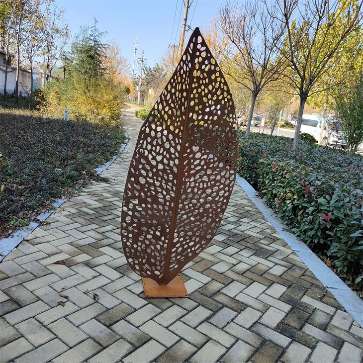 Cortenová kovová socha