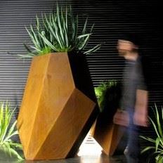 Irregular Shaped Weather-resistant Steel Flower Pot Metal Planter Pot