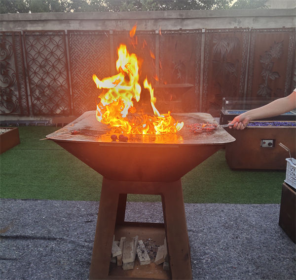 Dřevo hořící terasa Corten Steel BBQ gril